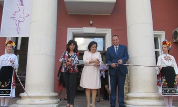 Minister Taneva spoke with farmers in Lyaskovets and attended the opening ceremony for the renovated culture center for the ballet festival in the town