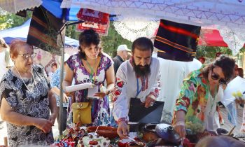 Фестивалът „Пъстра трапеза“ събра кулинари от региона в село Джулюница.